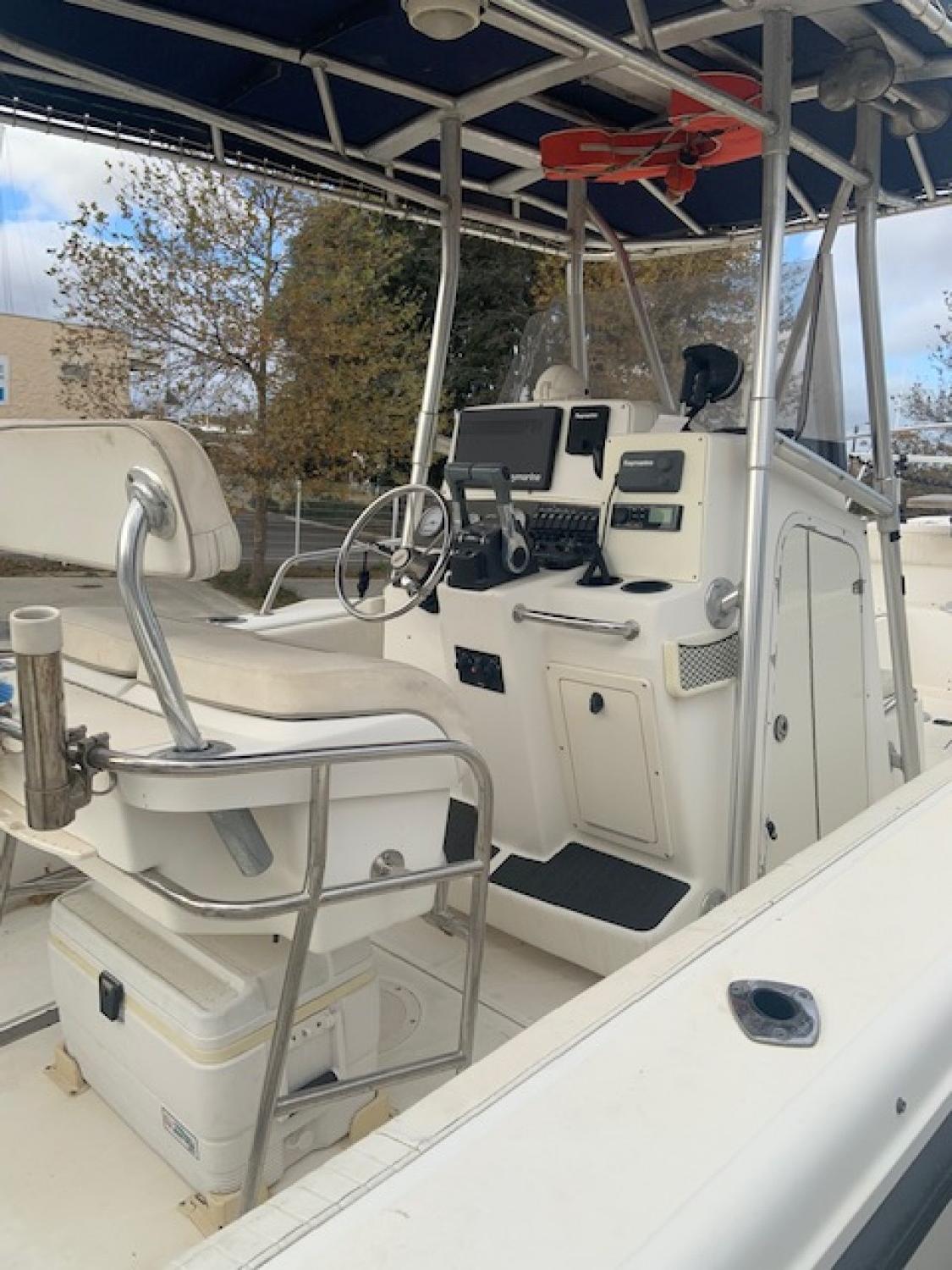 slider 2 Boston Whaler  26 Outrage